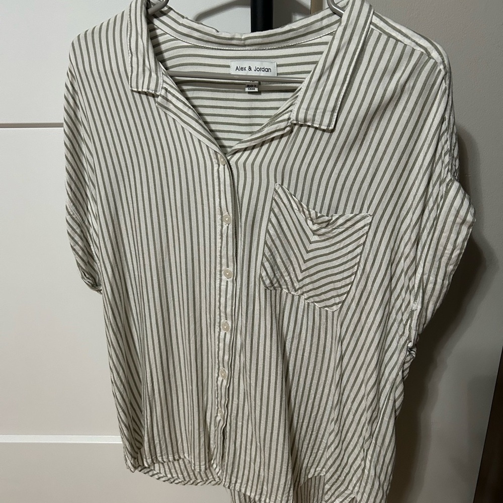 Alex + Jordan Button Down - NWOT